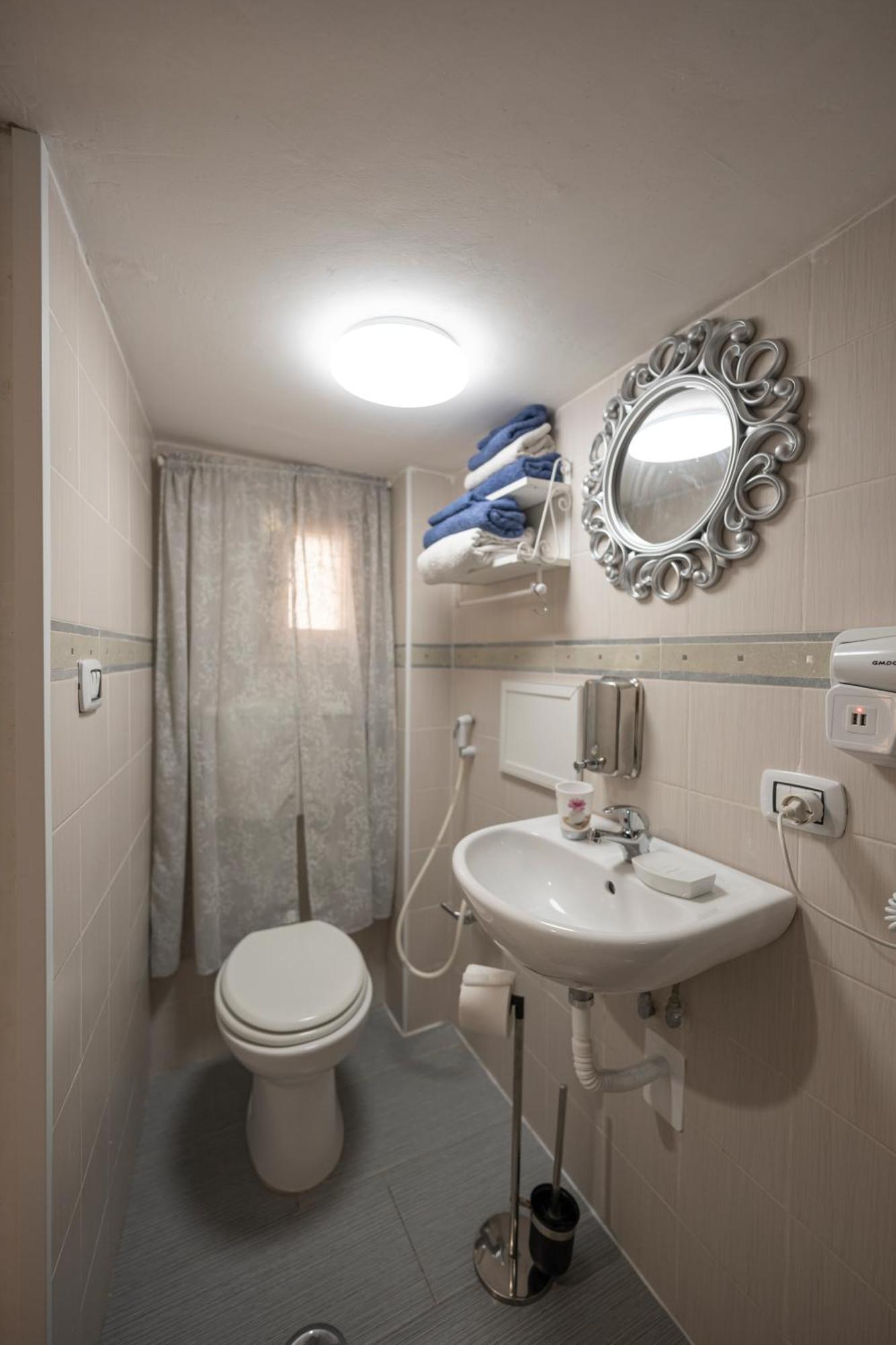 The Lighthouse Accommodation Таранто Экстерьер фото